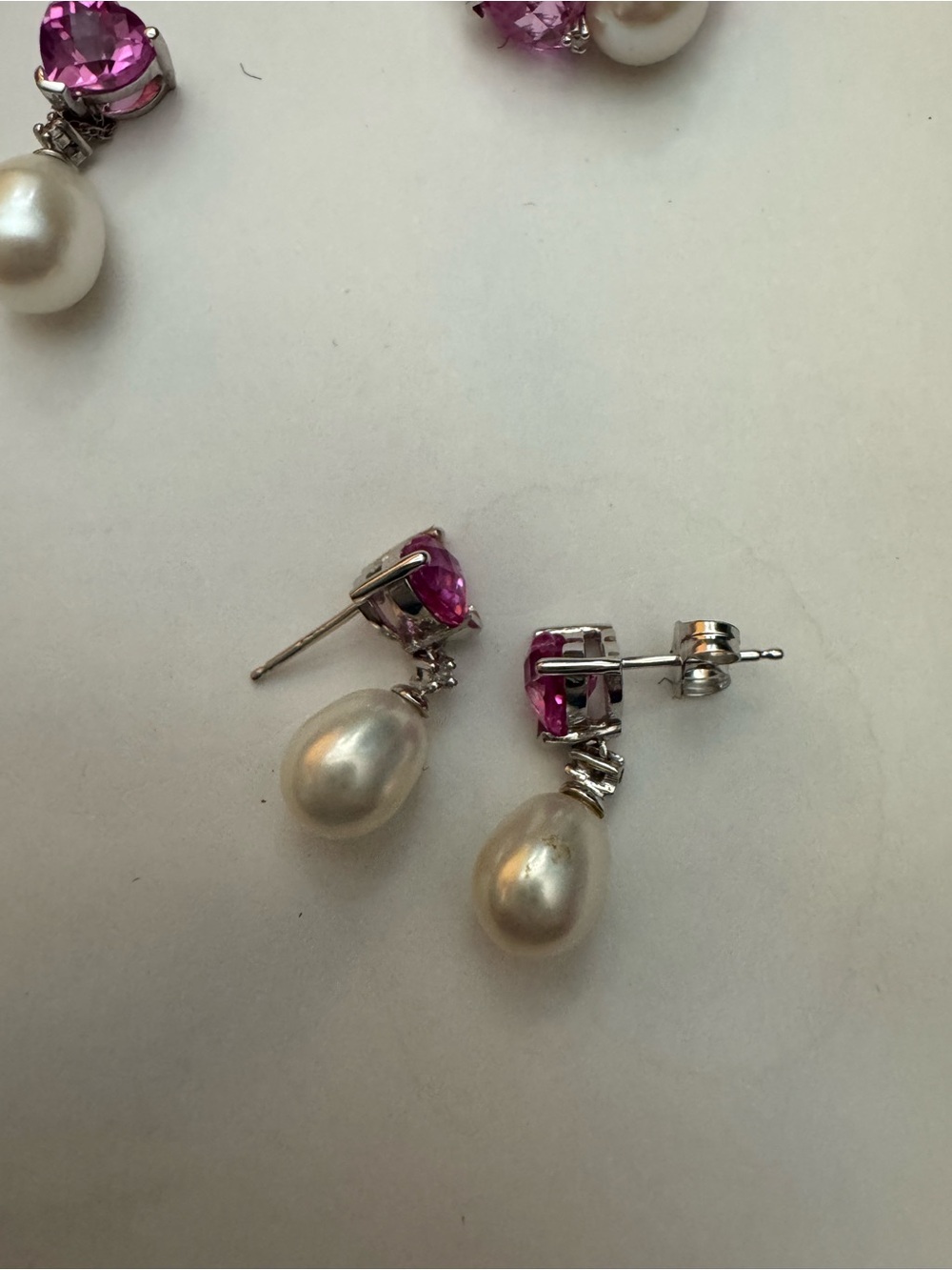 Fine jewelry 10k white gold, pink sapphire and fresh water pearl earrings - Picture 3 of 7